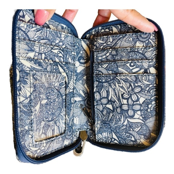 Sakroots Crossbody Wristlet Purse Blue Floral Wallet 6 Credit CardHolder 5 Slots - Picture 3 of 6
